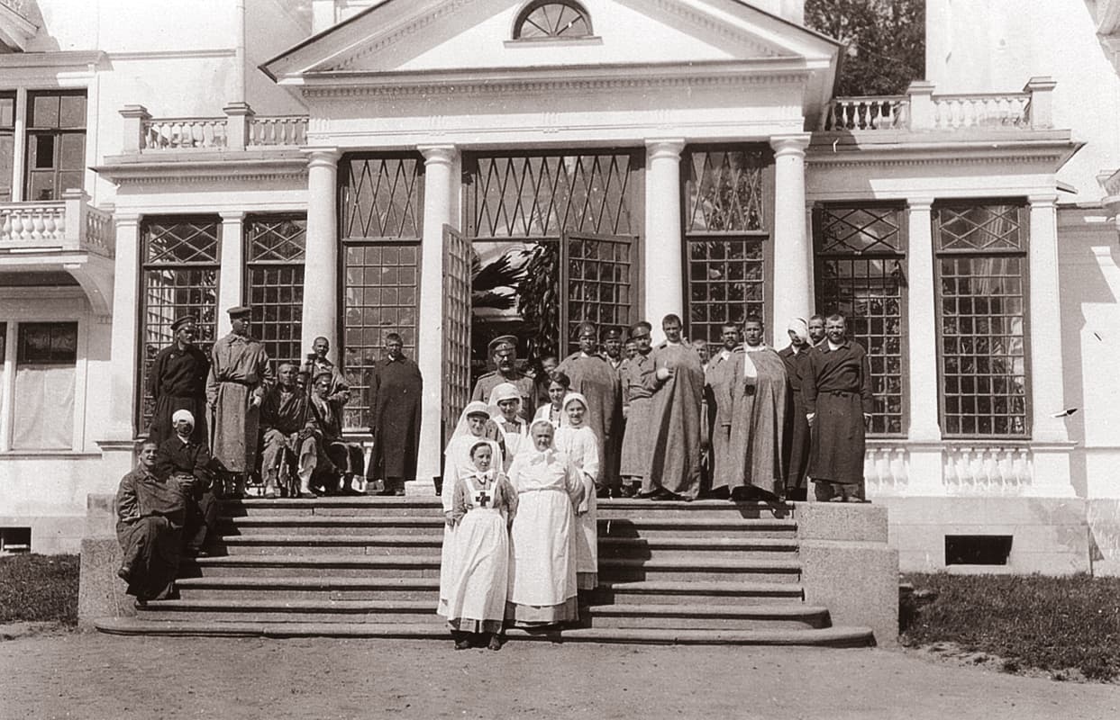 Супруги Всеволожские во время Первой мировой войны содержали за свой счёт лазарет для раненых в Щеглово. Василий Павлович как врач работал в Рябовской земской больнице при имении.